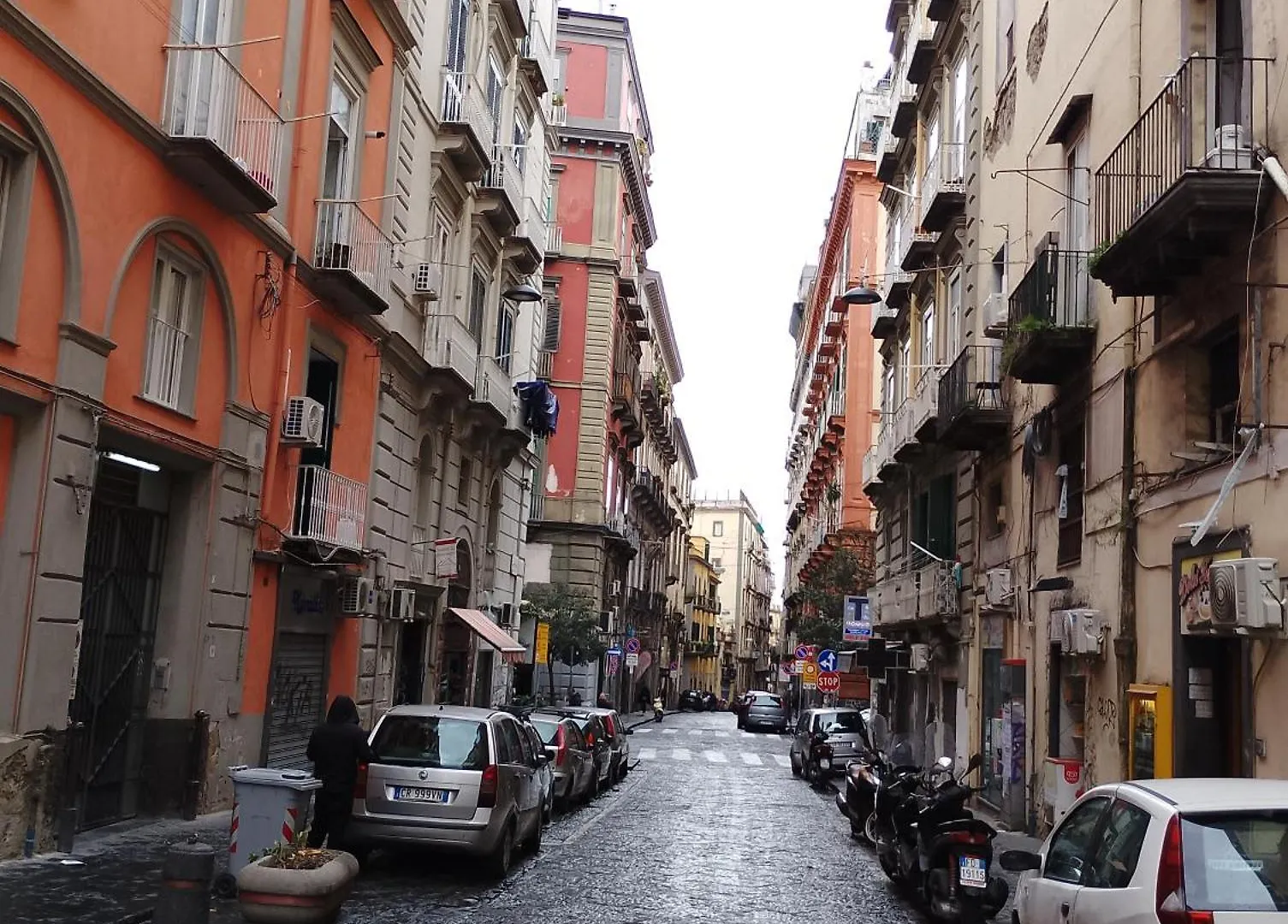 Appartamento Un Passo.....Da San Gennaro. Napoli